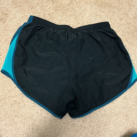 Nike run shorts size small in black - Picture 3 of 4